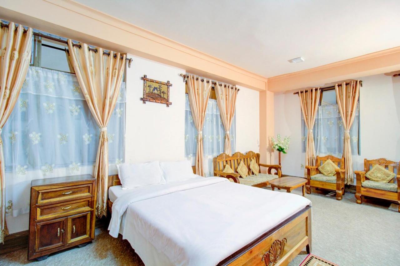 Capital O 79144 Coniferous Resort 乞拉朋齐 外观 照片