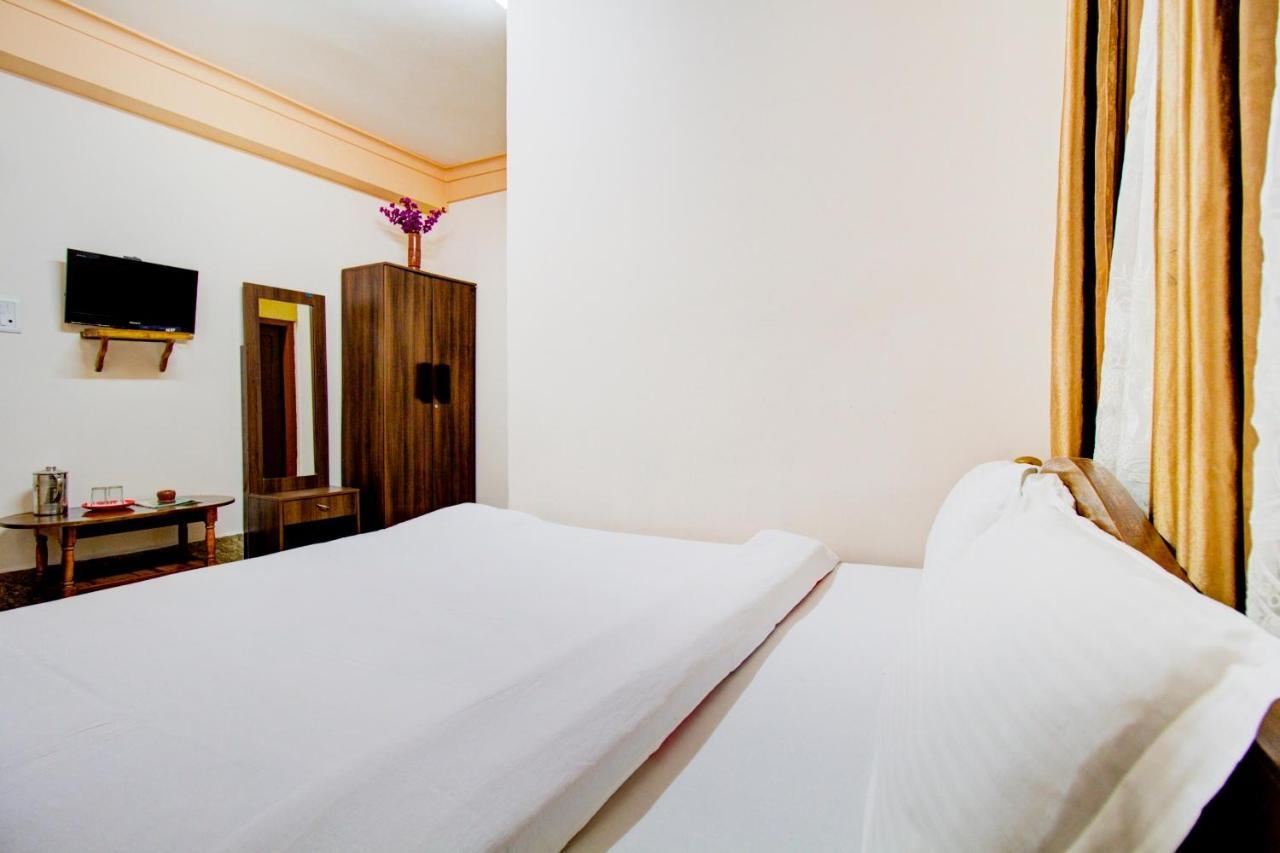Capital O 79144 Coniferous Resort 乞拉朋齐 外观 照片