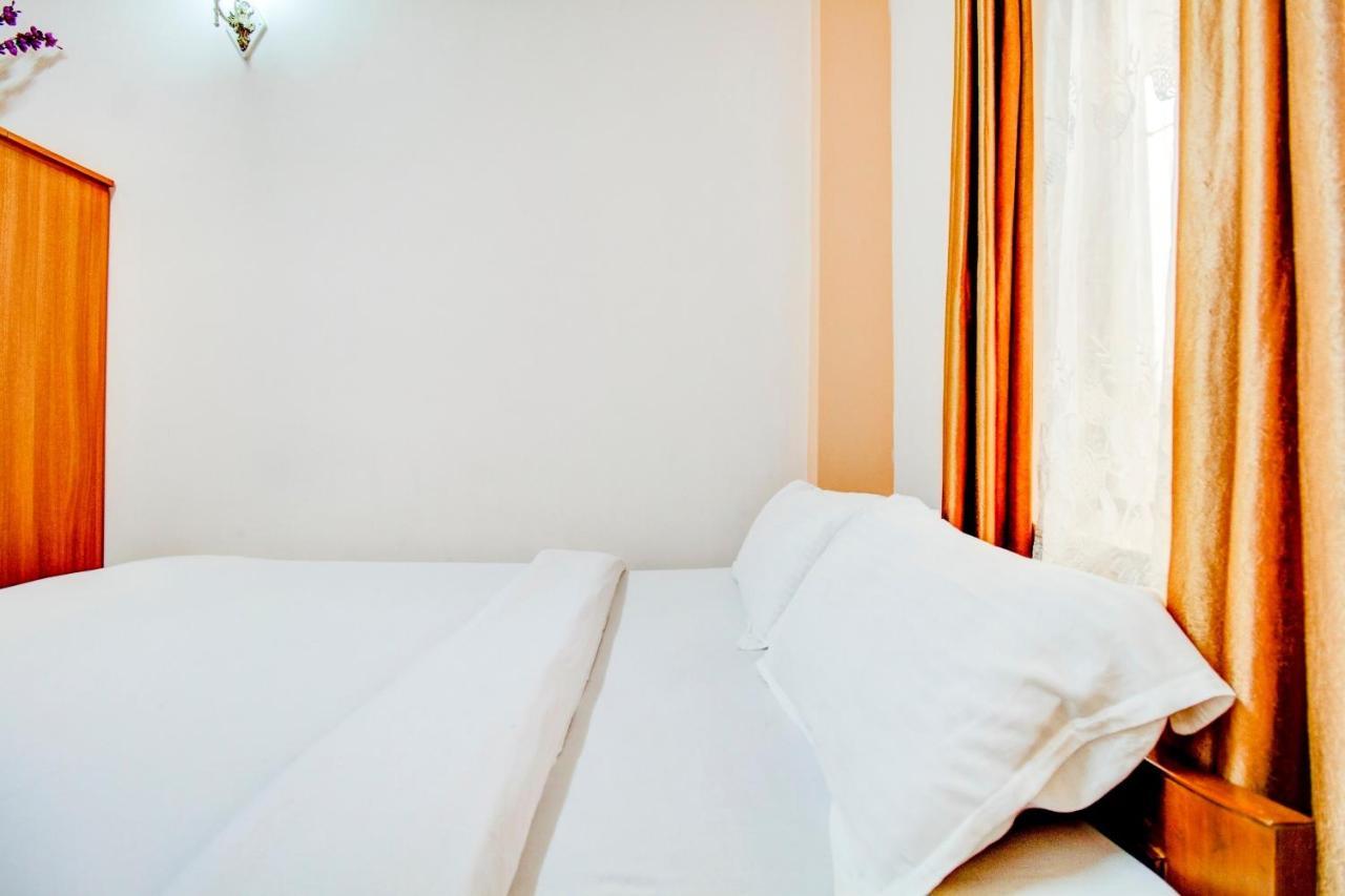 Capital O 79144 Coniferous Resort 乞拉朋齐 外观 照片