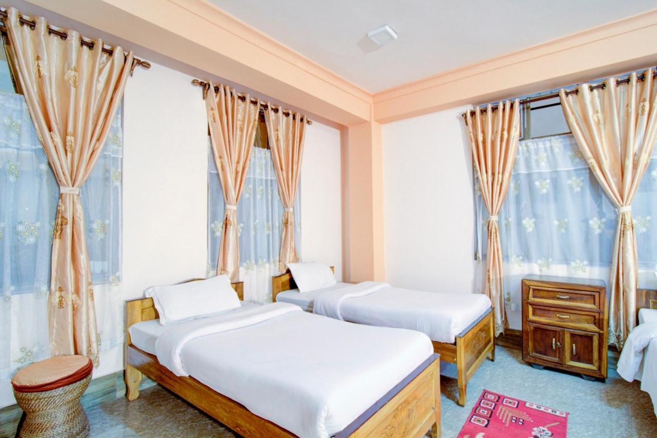 Capital O 79144 Coniferous Resort 乞拉朋齐 外观 照片