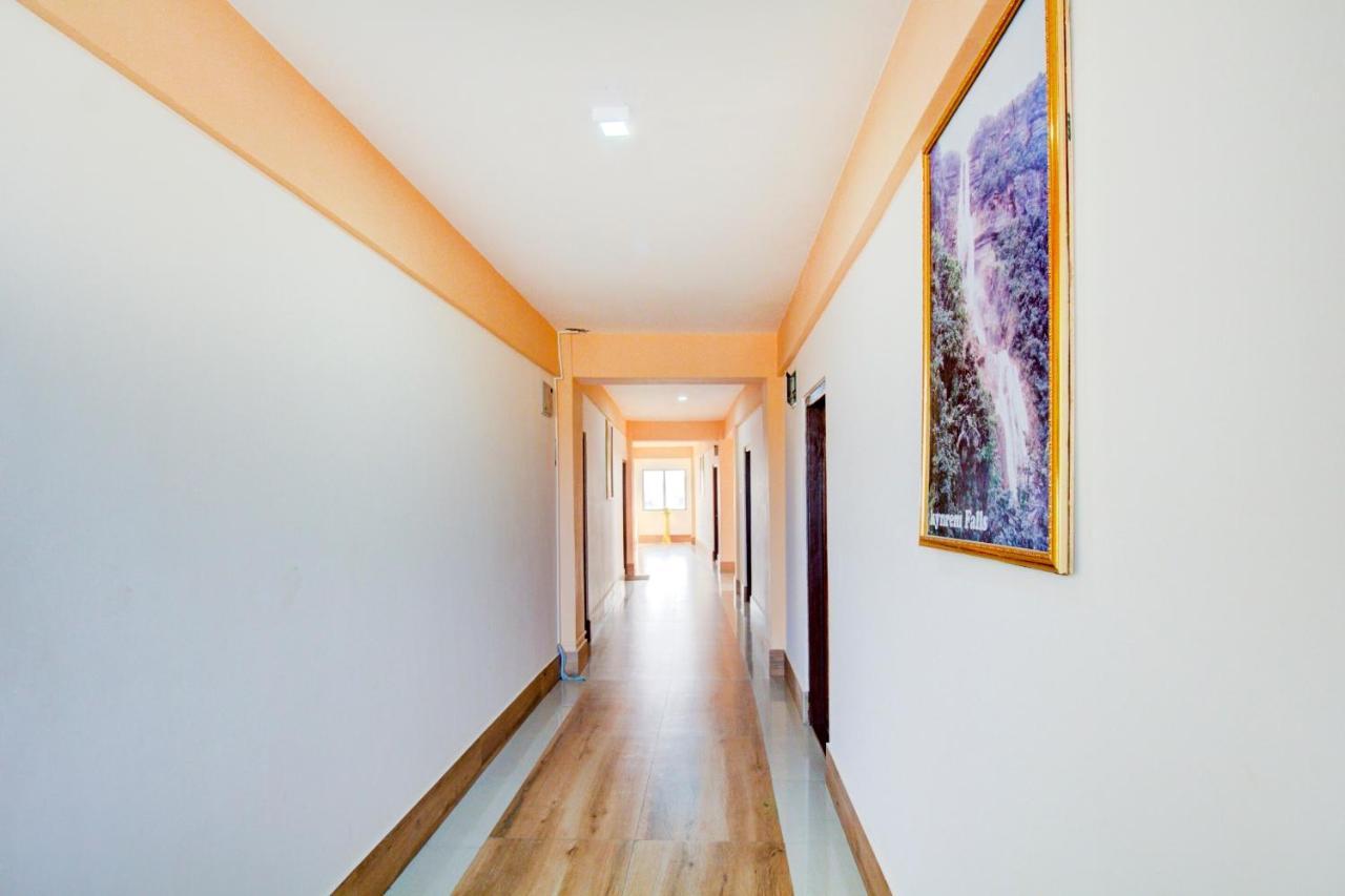 Capital O 79144 Coniferous Resort 乞拉朋齐 外观 照片