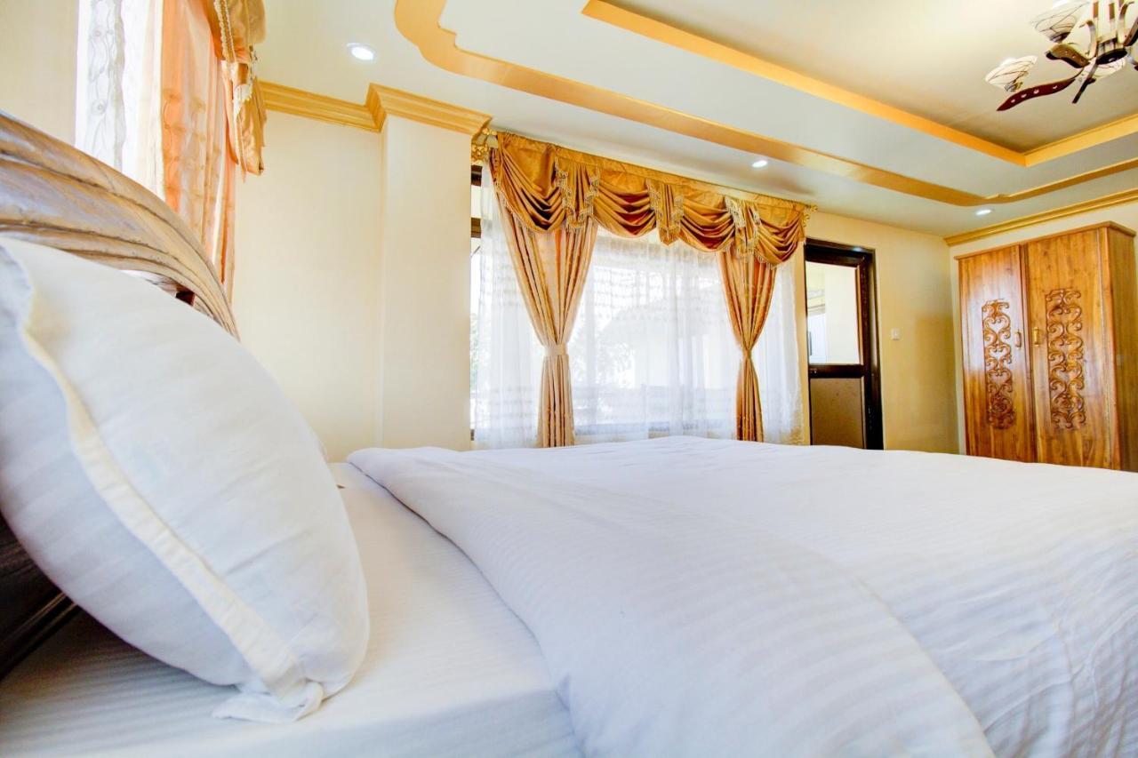 Capital O 79144 Coniferous Resort 乞拉朋齐 外观 照片